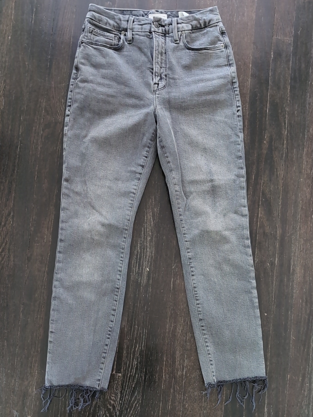 Good American Gray Jeans in Grey Wash Rough Hem - Size 4/27